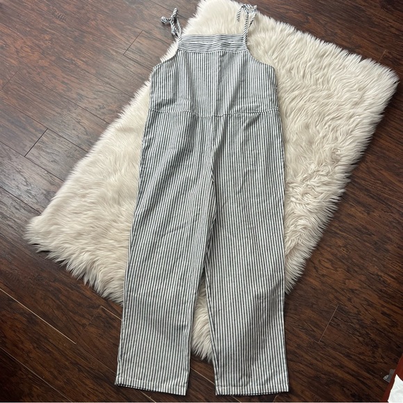 Utcoco Gray Striped Overall Jumpsuit - Picture 2 of 7